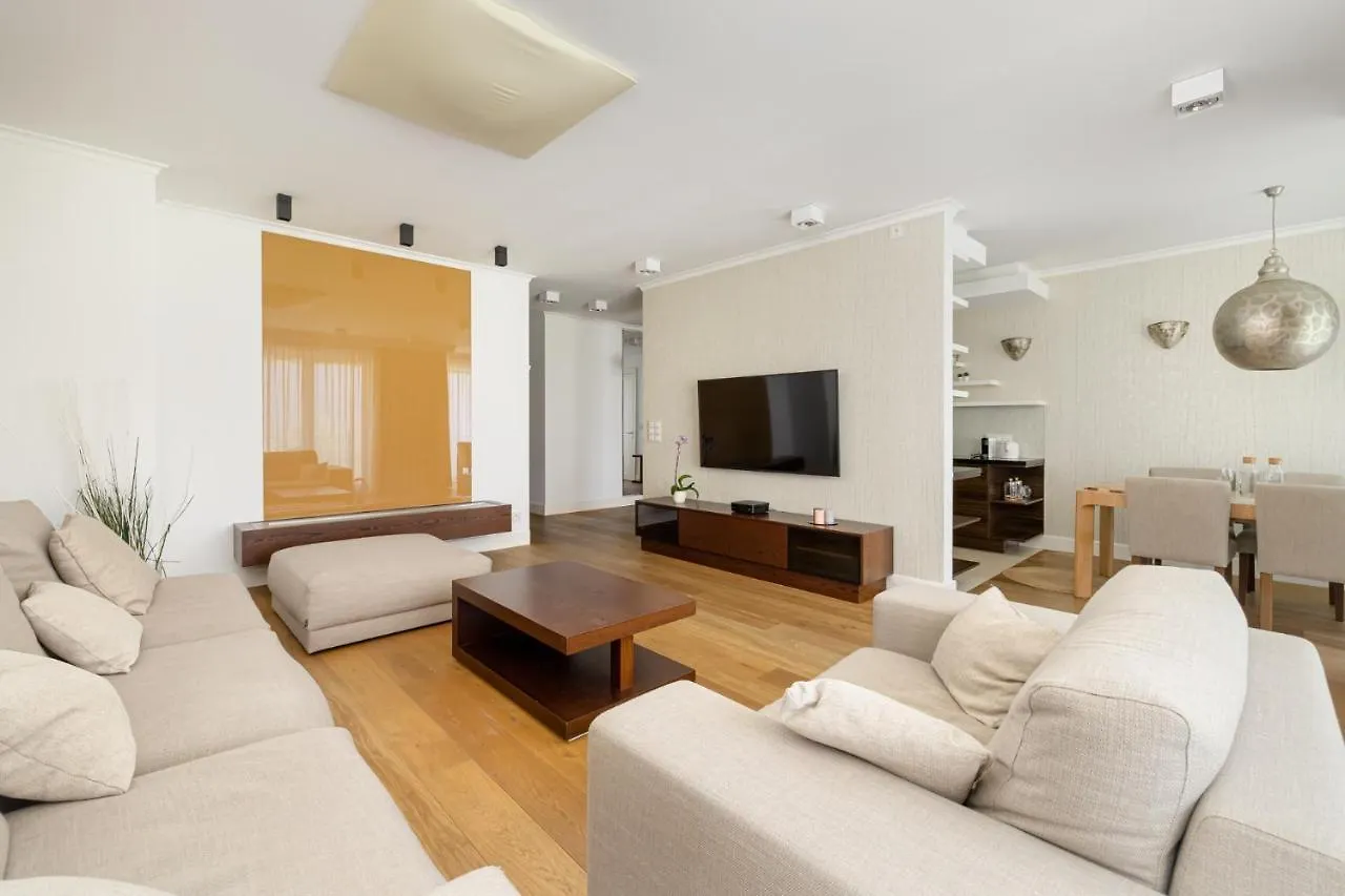 Ecru 3-Bedroom Luxurious Apartment Wwa21 Warsaw