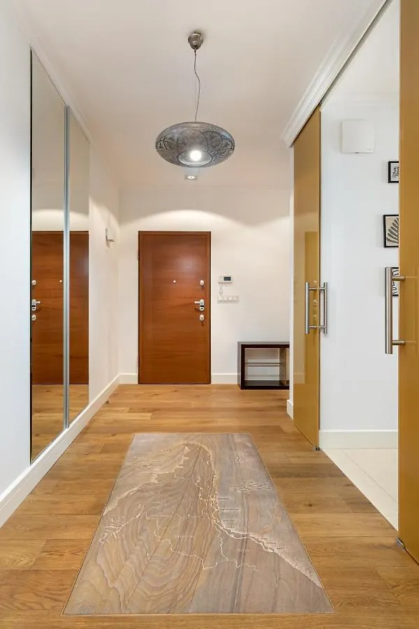 Ecru 3-Bedroom Luxurious Apartment Wwa21 Warsaw