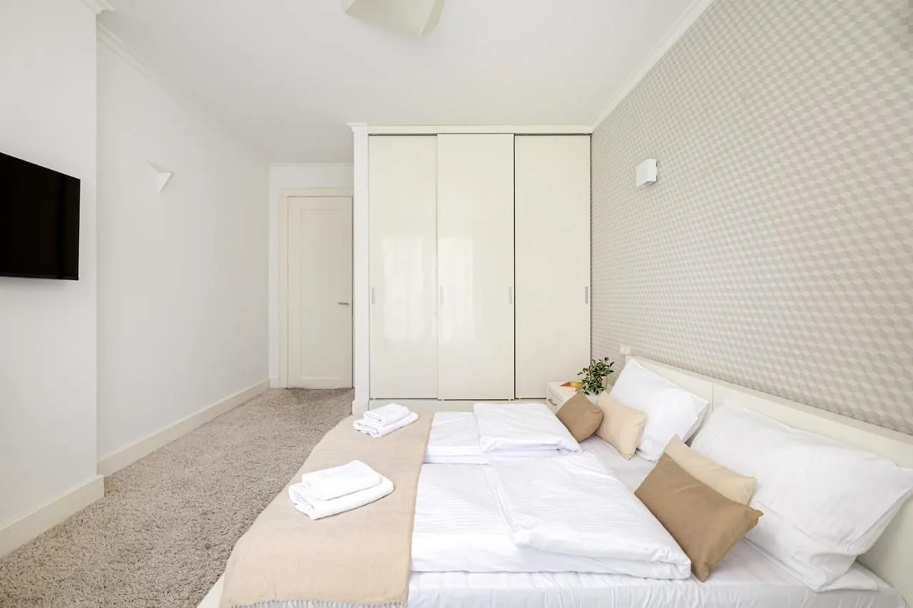 Ecru 3-Bedroom Luxurious Apartment Wwa21 Warsaw Poland
