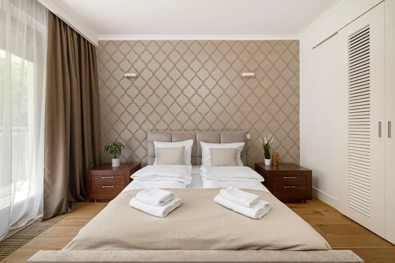Ecru 3-Bedroom Luxurious Apartment Wwa21 Warsaw 0*,  Poland