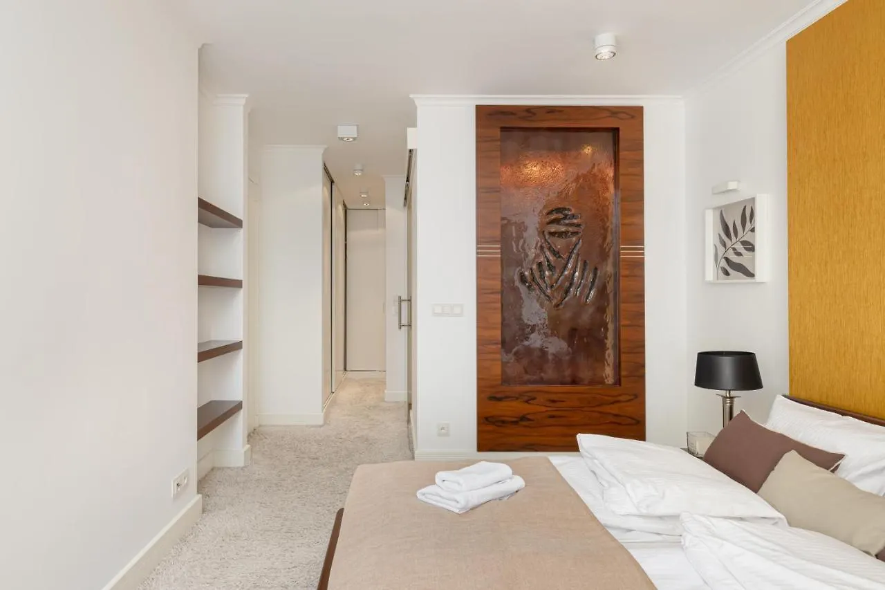 Ecru 3-Bedroom Luxurious Apartment Wwa21 Varšava